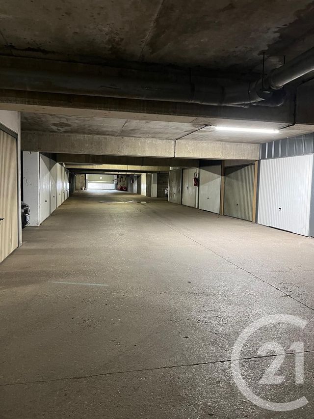 Parking à louer - 15 m2 - Thionville - 57 - LORRAINE