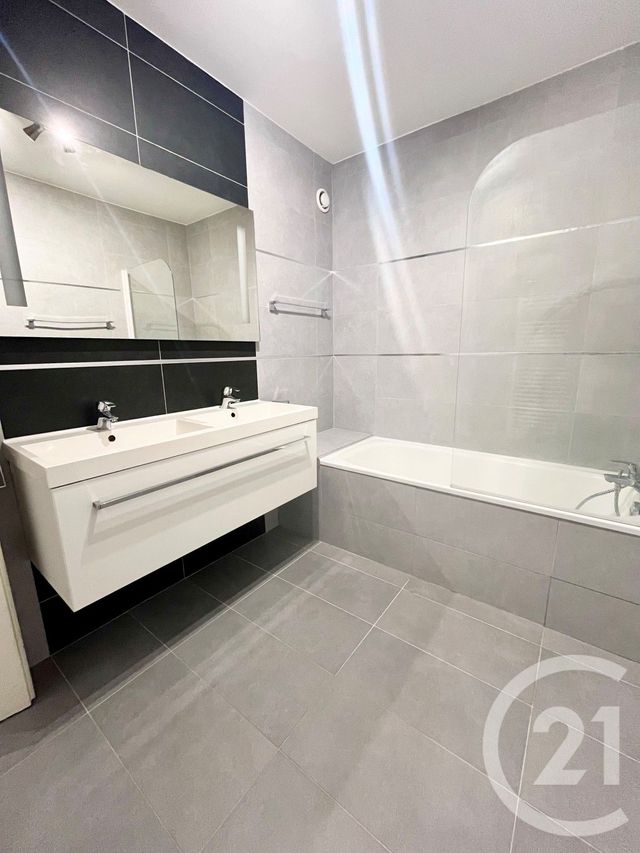 Appartement F4 &agrave; louer - 4 pi&egrave;ces - 84,22 m2 - Metz - 57 - LORRAINE