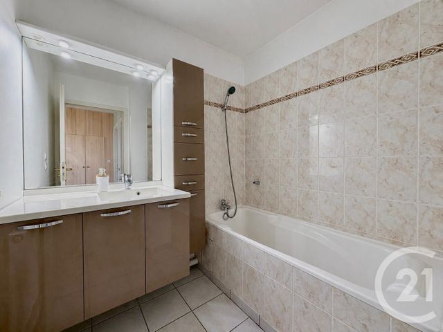 Appartement F3 &agrave; louer - 3 pi&egrave;ces - 72,75 m2 - Metz - 57 - LORRAINE