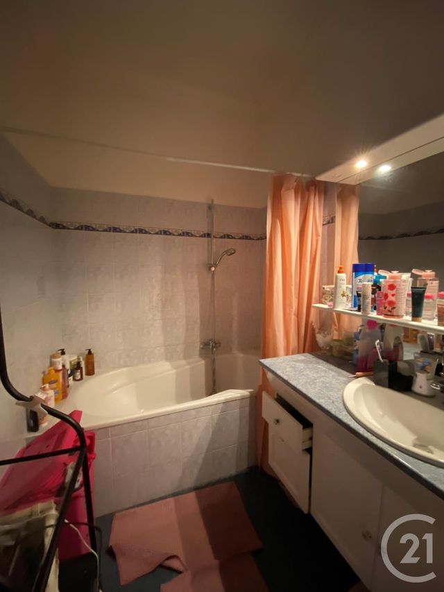 Appartement F4 &agrave; louer - 4 pi&egrave;ces - 100 m2 - Auboue - 54 - LORRAINE